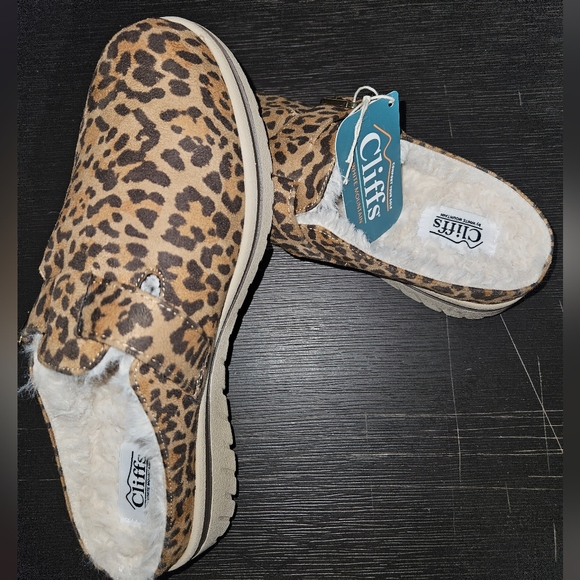 Cliffs Leopard Print Slippers - Picture 2 of 4